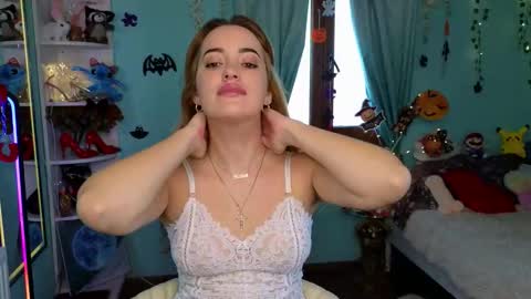 Selena online show from October 23, 2025, 7:18 am