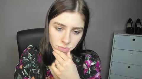 Snapshot of pia_desire chatting on December 15, 2025, 2:43 pm P I A online show from December 15, 2025, 2:43 pm