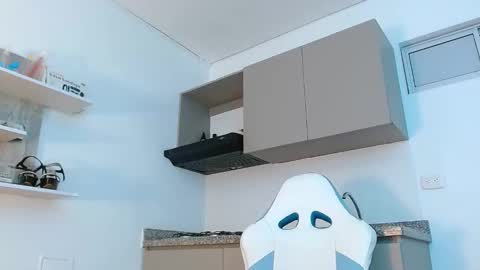 Snapshot of pia_stone1 chatting on February 26, 2025, 11:04 pm Liz online show from February 26, 2025, 11:04 pm