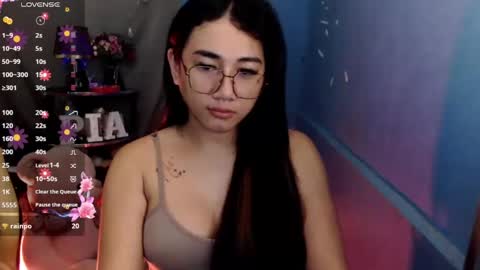 Snapshot of pia_worthsback chatting on January 21, 2025, 10:41 pm Pia online show from January 21, 2025, 10:41 pm