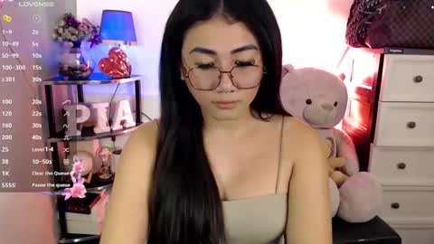 Snapshot of pia_worthsback chatting on January 27, 2025, 1:30 pm Pia online show from January 27, 2025, 1:30 pm