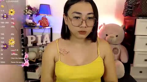 Snapshot of pia_worthsback chatting on February 5, 2025, 12:38 pm Pia online show from February 5, 2025, 12:38 pm