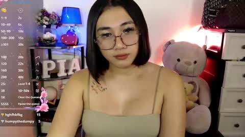 Snapshot of pia_worthsback chatting on February 7, 2025, 2:04 pm Pia online show from February 7, 2025, 2:04 pm
