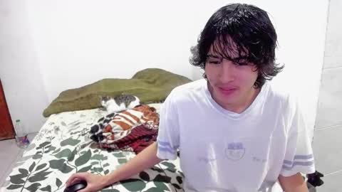 picaszomilos350 online show from November 28, 2025, 11:02 am