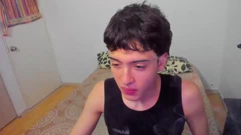 picaszomilos350 online show from March 22, 2026, 2:09 pm