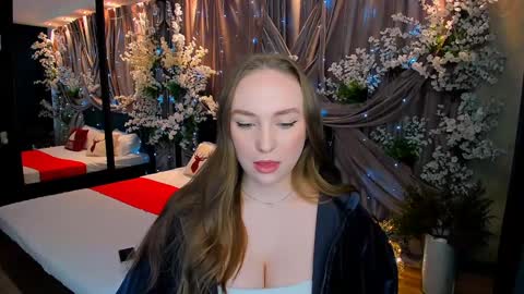 Emelie online show from December 18, 2024, 10:08 am