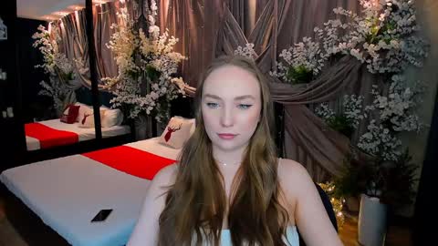 Emelie online show from December 18, 2024, 1:12 pm