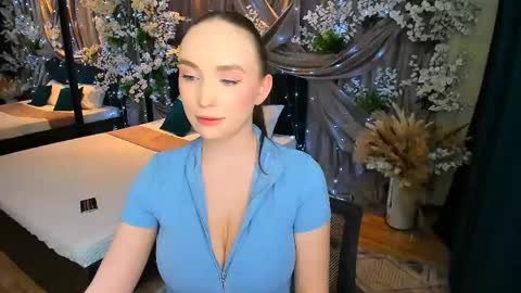 Emelie online show from March 12, 2025, 10:39 pm