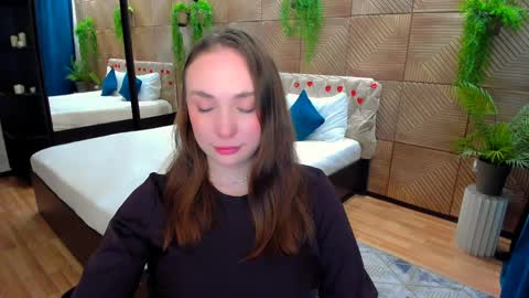 Emelie online show from April 9, 2026, 4:23 pm