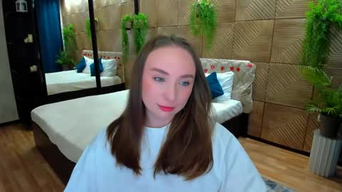 Emelie online show from April 25, 2026, 10:18 am