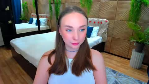 Emelie online show from May 6, 2026, 4:34 pm