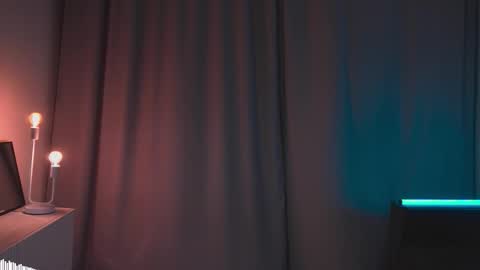 Mila online show from September 25, 2025, 3:05 pm