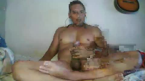 pieslatinos online show from March 23, 2026, 3:10 am