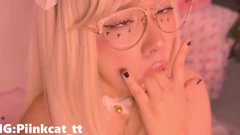 Snapshot of piinkcat chatting on December 2, 2025, 5:46 am Emi online show from December 2, 2025, 5:46 am