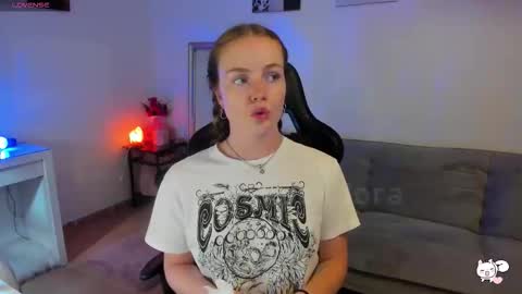 PiinkPandora online show from September 22, 2025, 4:42 pm