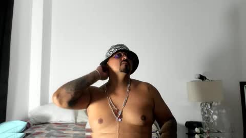 Snapshot of pikoro_gomez chatting on October 17, 2025, 1:20 am pikoro_gomez online show from October 17, 2025, 1:20 am