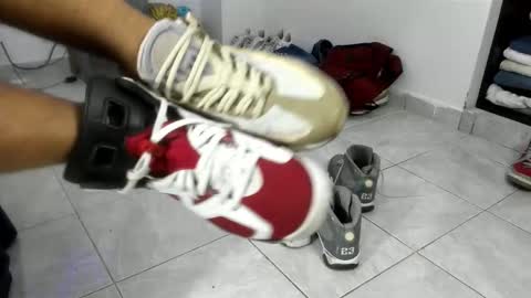 Snapshot of pikoro_gomez chatting on December 18, 2025, 1:11 am pikoro_gomez online show from December 18, 2025, 1:11 am