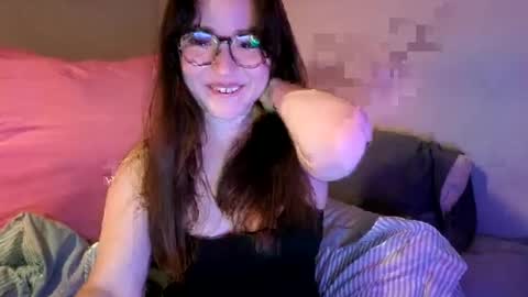 Snapshot of pillogoddess chatting on July 3, 2026, 5:03 am PilloGoddess online show from July 3, 2026, 5:03 am