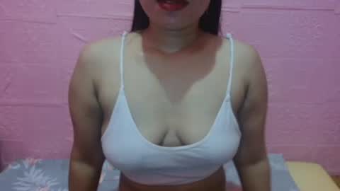 Snapshot of pinay_hot_mama005 chatting on October 27, 2025, 12:42 pm pinay_hot_mama005 online show from October 27, 2025, 12:42 pm