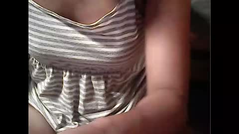 Snapshot of pinayhairyflower chatting on October 19, 2025, 5:08 am Nica online show from October 19, 2025, 5:08 am