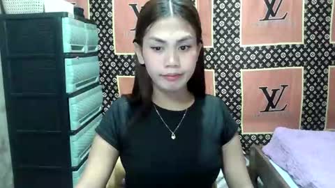 Snapshot of pinayloving_bella chatting on March 28, 2026, 11:32 am pinayloving_bella online show from March 28, 2026, 11:32 am
