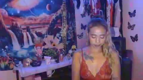 pinaymorena_renelda online show from May 10, 2026, 3:01 am