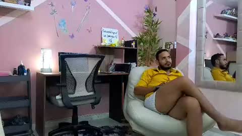 Snapshot of pineappleflipped chatting on July 22, 2026, 2:03 am pineappleflipped online show from July 22, 2026, 2:03 am