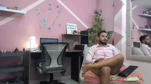 Snapshot of pineappleflipped chatting on July 27, 2026, 2:29 am pineappleflipped online show from July 27, 2026, 2:29 am