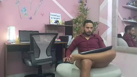 Snapshot of pineappleflipped chatting on July 28, 2026, 2:18 am pineappleflipped online show from July 28, 2026, 2:18 am