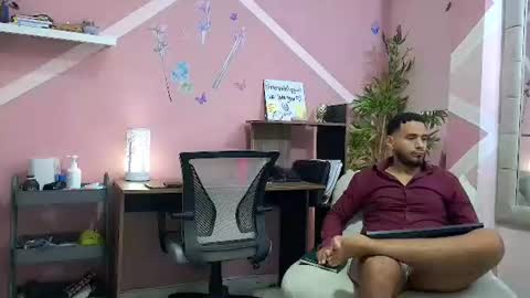 Snapshot of pineappleflipped chatting on August 6, 2026, 3:08 am pineappleflipped online show from August 6, 2026, 3:08 am
