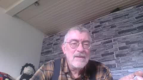 Snapshot of pinholder chatting on October 14, 2025, 11:55 am Michael online show from October 14, 2025, 11:55 am