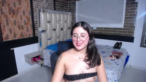 pink_fox03 online show from June 6, 2026, 8:57 pm