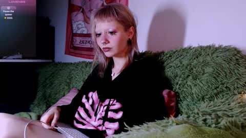 pink_k1tty online show from October 1, 2025, 3:40 pm