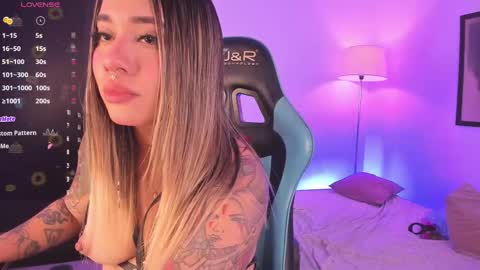 KELLY  online show from October 11, 2025, 9:35 pm