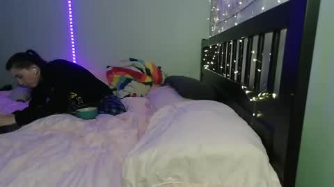 pink_tv online show from October 24, 2025, 1:35 am