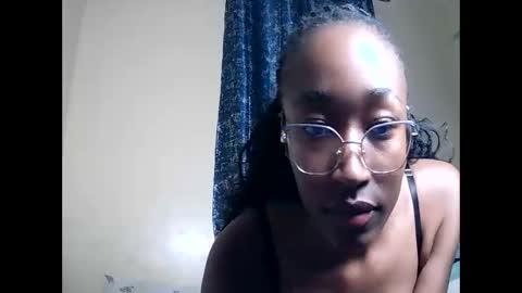 PinkyAura online show from May 20, 2026, 7:09 pm