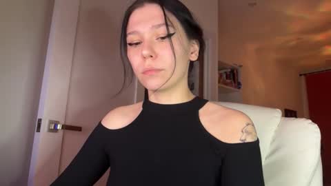 pinkdollylovv online show from November 2, 2025, 9:39 pm