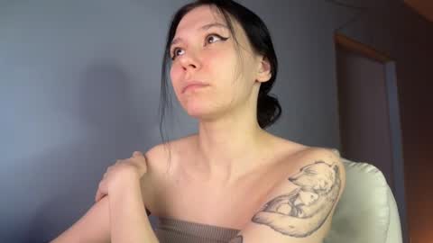 pinkdollylovv online show from April 29, 2026, 7:53 pm