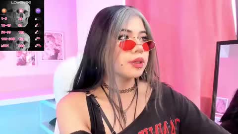 Snapshot of pinkk_demon chatting on October 1, 2025, 2:12 pm PINKK online show from October 1, 2025, 2:12 pm