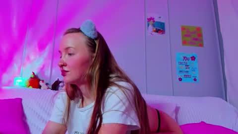 Snapshot of pinkk_lemonade chatting on February 16, 2026, 6:20 am Mila online show from February 16, 2026, 6:20 am