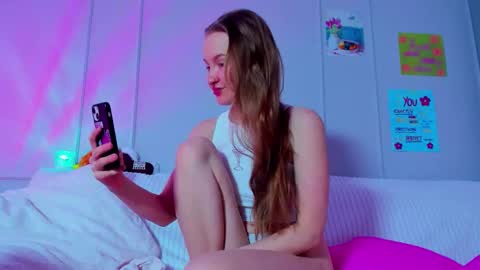 Snapshot of pinkk_lemonade chatting on February 22, 2026, 8:13 am Mila online show from February 22, 2026, 8:13 am