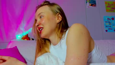 Mila online show from May 15, 2026, 11:12 pm