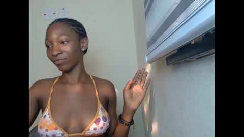Snapshot of pinknjuicyx chatting on December 9, 2024, 7:06 am pinknjuicyx online show from December 9, 2024, 7:06 am