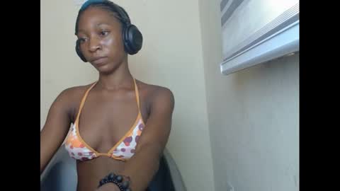 Snapshot of pinknjuicyx chatting on December 9, 2024, 10:11 am pinknjuicyx online show from December 9, 2024, 10:11 am
