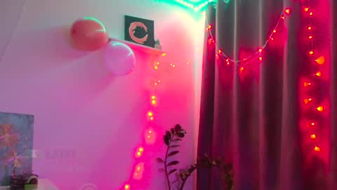 Perlita online show from December 6, 2024, 8:07 pm