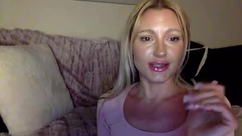 pinksn0wle0pard online show from May 25, 2026, 6:19 am