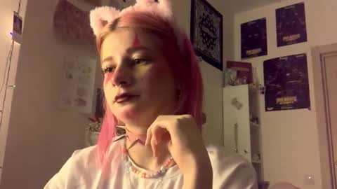 Sara online show from September 22, 2025, 6:54 pm