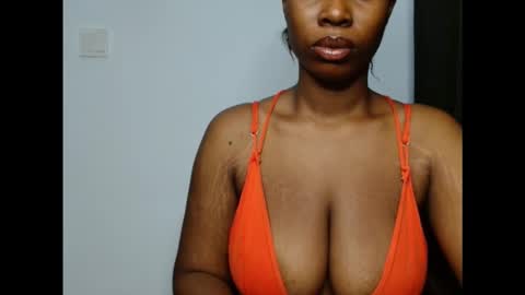 pinkxsugar online show from October 13, 2025, 9:42 am