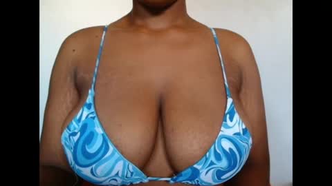 Snapshot of pinkxsugar chatting on May 2, 2026, 2:33 pm pinkxsugar online show from May 2, 2026, 2:33 pm