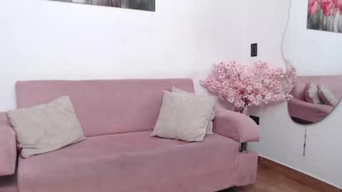pinky_f00x online show from May 6, 2026, 7:08 pm